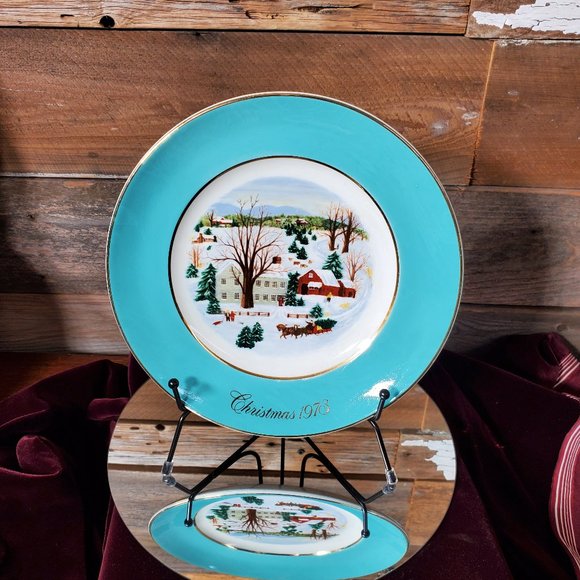 Avon Christmas Plate Series - 1973 - Christmas On The Farm - by Enoch Wedgwood - Picture 1 of 5